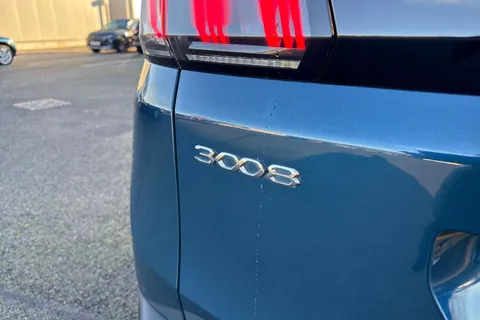 DG22OFJ PEUGEOT 3008 1.6 13.2kWh Allure Premium e-EAT Euro 6 (s/s) 5dr Thumbnail #35