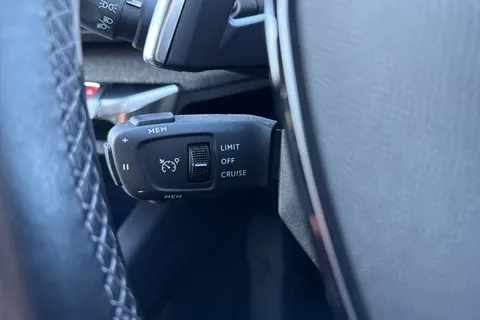 DG22OFJ PEUGEOT 3008 1.6 13.2kWh Allure Premium e-EAT Euro 6 (s/s) 5dr Thumbnail #43