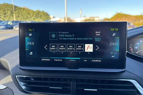 DG22OFJ PEUGEOT 3008 1.6 13.2kWh Allure Premium e-EAT Euro 6 (s/s) 5dr Thumbnail #47