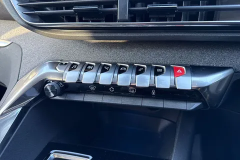 DG22OFJ PEUGEOT 3008 1.6 13.2kWh Allure Premium e-EAT Euro 6 (s/s) 5dr Thumbnail #57