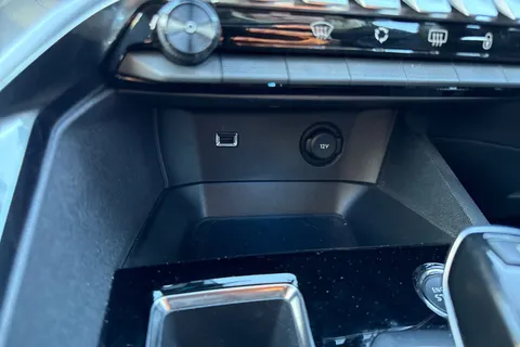 DG22OFJ PEUGEOT 3008 1.6 13.2kWh Allure Premium e-EAT Euro 6 (s/s) 5dr Thumbnail #58