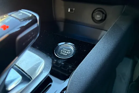 DG22OFJ PEUGEOT 3008 1.6 13.2kWh Allure Premium e-EAT Euro 6 (s/s) 5dr Thumbnail #59