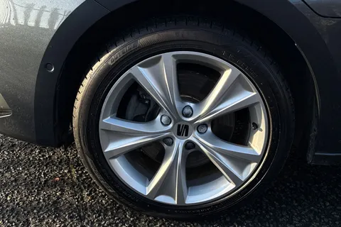 11 of 40 for SEAT Leon 1.4 eHybrid 12.8kWh FR DSG Euro 6 (s/s) 5dr