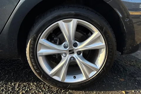 13 of 40 for SEAT Leon 1.4 eHybrid 12.8kWh FR DSG Euro 6 (s/s) 5dr