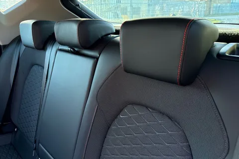 19 of 40 for SEAT Leon 1.4 eHybrid 12.8kWh FR DSG Euro 6 (s/s) 5dr