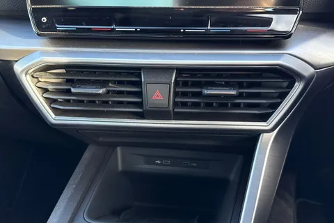 22 of 40 for SEAT Leon 1.4 eHybrid 12.8kWh FR DSG Euro 6 (s/s) 5dr