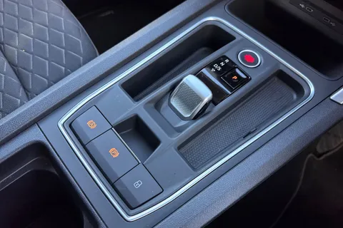 23 of 40 for SEAT Leon 1.4 eHybrid 12.8kWh FR DSG Euro 6 (s/s) 5dr