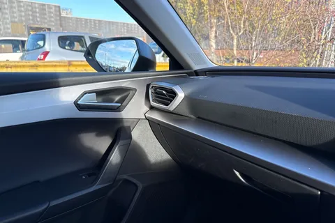 33 of 40 for SEAT Leon 1.4 eHybrid 12.8kWh FR DSG Euro 6 (s/s) 5dr