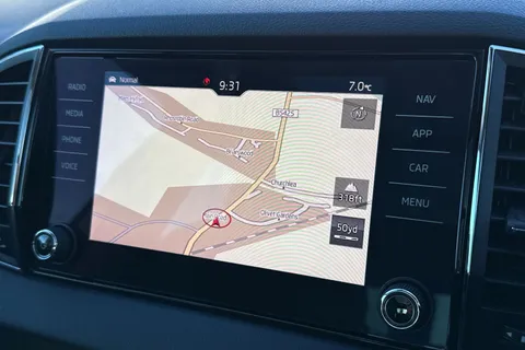 DG68UKJ Škoda Karoq 1.6 TDI SE L DSG Euro 6 (s/s) 5dr Thumbnail #17