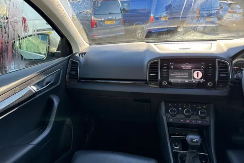 DG68UKJ Škoda Karoq 1.6 TDI SE L DSG Euro 6 (s/s) 5dr Thumbnail #20