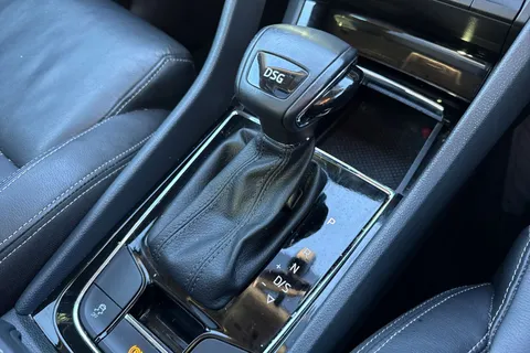 DG68UKJ Škoda Karoq 1.6 TDI SE L DSG Euro 6 (s/s) 5dr Thumbnail #23