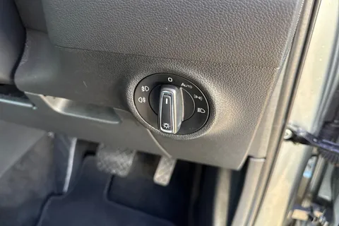 DG68UKJ Škoda Karoq 1.6 TDI SE L DSG Euro 6 (s/s) 5dr Thumbnail #38