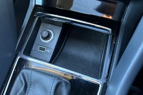 DG68UKJ Škoda Karoq 1.6 TDI SE L DSG Euro 6 (s/s) 5dr Thumbnail #40