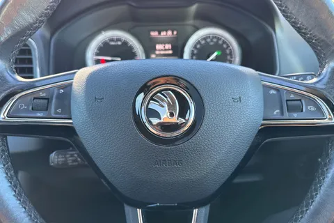 DG68UKJ Škoda Karoq 1.6 TDI SE L DSG Euro 6 (s/s) 5dr Thumbnail #44