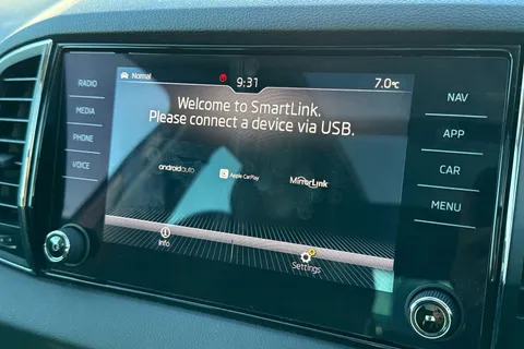 DG68UKJ Škoda Karoq 1.6 TDI SE L DSG Euro 6 (s/s) 5dr Thumbnail #52