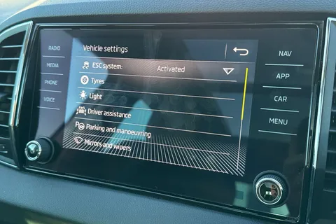 DG68UKJ Škoda Karoq 1.6 TDI SE L DSG Euro 6 (s/s) 5dr Thumbnail #55