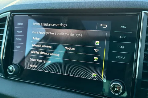 DG68UKJ Škoda Karoq 1.6 TDI SE L DSG Euro 6 (s/s) 5dr Thumbnail #56