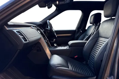 3 of 49 for Land Rover Discovery 3.0 D300 Dynamic SE 5dr