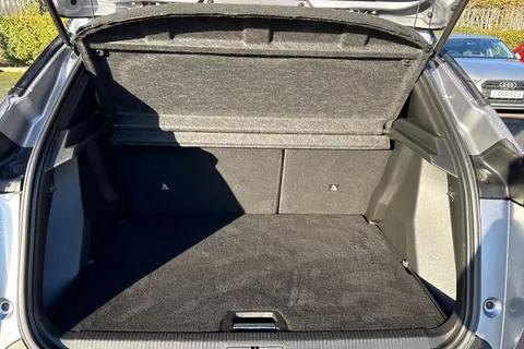 PK71BKY PEUGEOT e-2008 50kWh GT Premium Auto 5dr Thumbnail #8