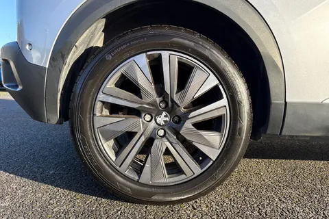 PK71BKY PEUGEOT e-2008 50kWh GT Premium Auto 5dr Thumbnail #12
