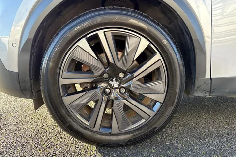 PK71BKY PEUGEOT e-2008 50kWh GT Premium Auto 5dr Thumbnail #13
