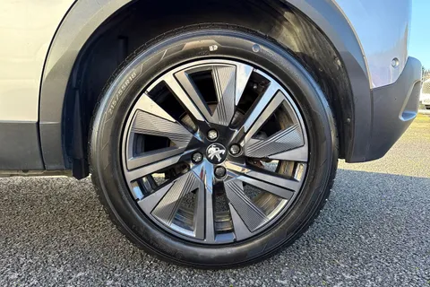 PK71BKY PEUGEOT e-2008 50kWh GT Premium Auto 5dr Thumbnail #14