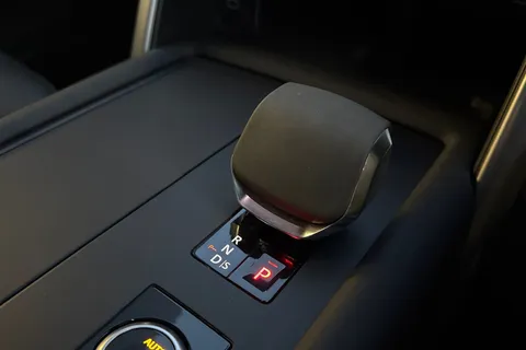 14 of 49 for Land Rover Discovery 3.0 D300 Dynamic SE 5dr