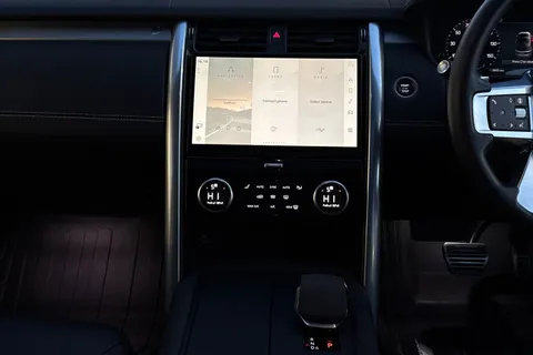 15 of 49 for Land Rover Discovery 3.0 D300 Dynamic SE 5dr