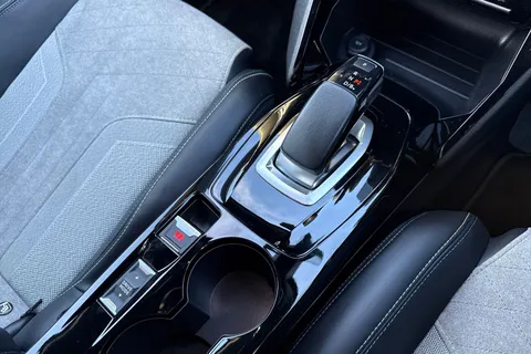 PK71BKY PEUGEOT e-2008 50kWh GT Premium Auto 5dr Thumbnail #24