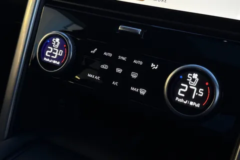 23 of 49 for Land Rover Discovery 3.0 D300 Dynamic SE 5dr