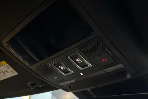 24 of 49 for Land Rover Discovery 3.0 D300 Dynamic SE 5dr