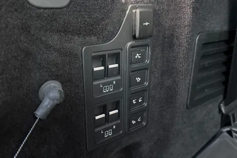 28 of 49 for Land Rover Discovery 3.0 D300 Dynamic SE 5dr