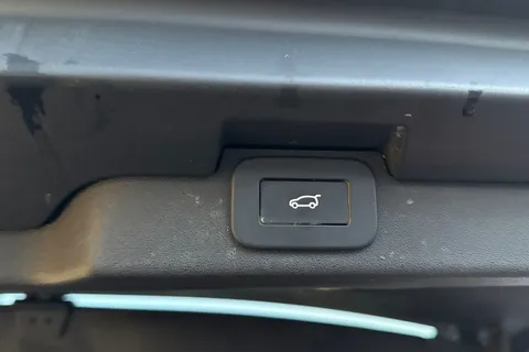 30 of 49 for Land Rover Discovery 3.0 D300 Dynamic SE 5dr