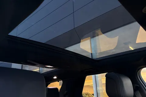 32 of 49 for Land Rover Discovery 3.0 D300 Dynamic SE 5dr