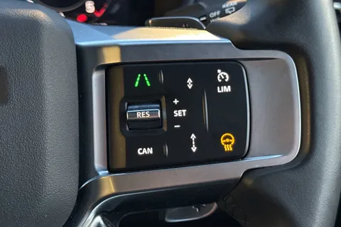 33 of 49 for Land Rover Discovery 3.0 D300 Dynamic SE 5dr