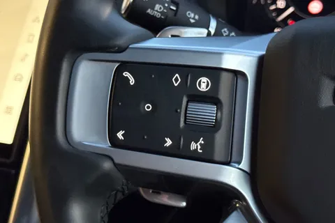 34 of 49 for Land Rover Discovery 3.0 D300 Dynamic SE 5dr