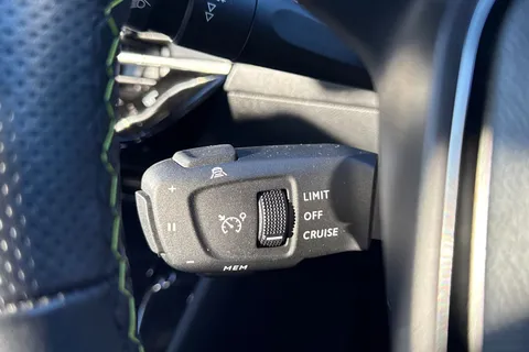 PK71BKY PEUGEOT e-2008 50kWh GT Premium Auto 5dr Thumbnail #41