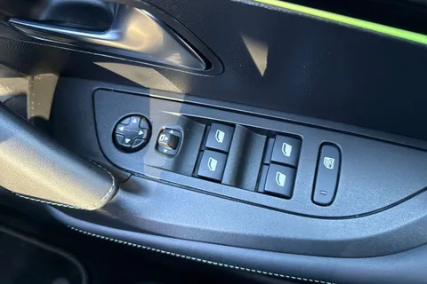 PK71BKY PEUGEOT e-2008 50kWh GT Premium Auto 5dr Thumbnail #42