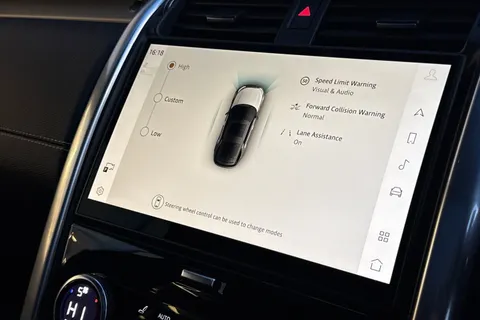 39 of 49 for Land Rover Discovery 3.0 D300 Dynamic SE 5dr