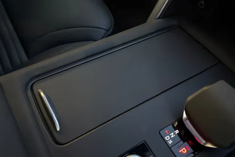 42 of 49 for Land Rover Discovery 3.0 D300 Dynamic SE 5dr