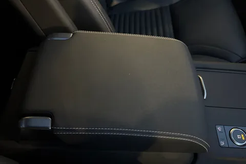 47 of 49 for Land Rover Discovery 3.0 D300 Dynamic SE 5dr