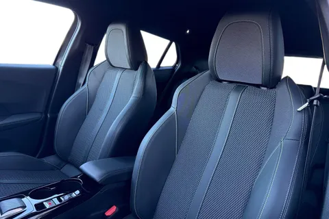 OV24NMK PEUGEOT e-2008 50kWh GT Auto 5dr (7kW Charger) Thumbnail #16