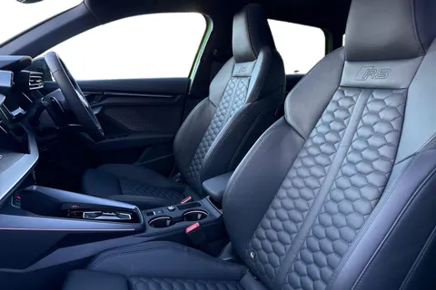 DV75UNR Audi RS 3 2.5 TFSI Carbon Black Sportback S Tronic quattro Euro 6 (s/s) 5dr Thumbnail #16