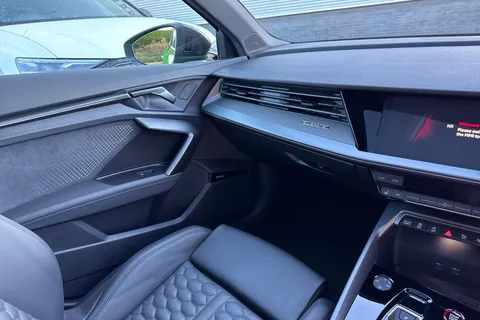 DV75UNR Audi RS 3 2.5 TFSI Carbon Black Sportback S Tronic quattro Euro 6 (s/s) 5dr Thumbnail #20
