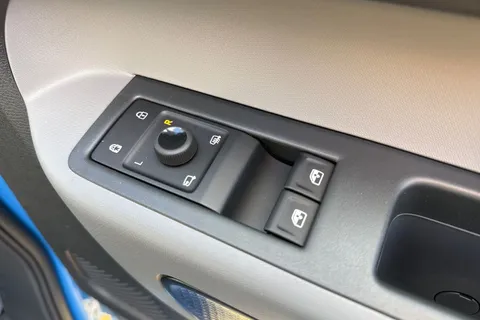CX75JZH Volkswagen ID. Buzz Pro 79kWh Life MPV 5dr Electric Auto (SWB, 5Seat) (286 ps) Thumbnail #20