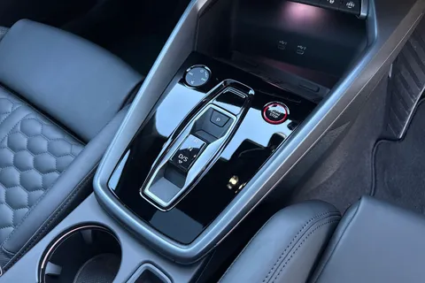 DV75UNR Audi RS 3 2.5 TFSI Carbon Black Sportback S Tronic quattro Euro 6 (s/s) 5dr Thumbnail #23