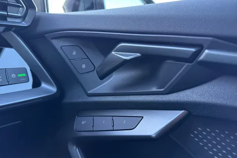 DV75UNR Audi RS 3 2.5 TFSI Carbon Black Sportback S Tronic quattro Euro 6 (s/s) 5dr Thumbnail #43