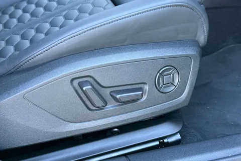 DV75UNR Audi RS 3 2.5 TFSI Carbon Black Sportback S Tronic quattro Euro 6 (s/s) 5dr Thumbnail #47