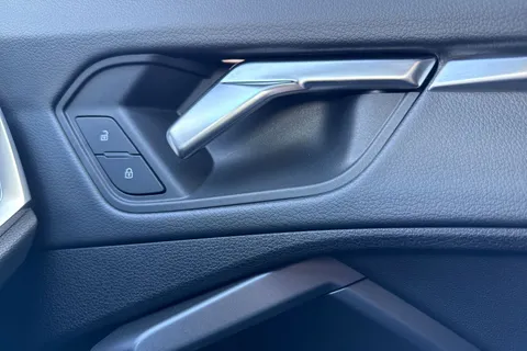 DG75WOM Audi Q3 S line 35 TFSI 150 PS S tronic Thumbnail #21
