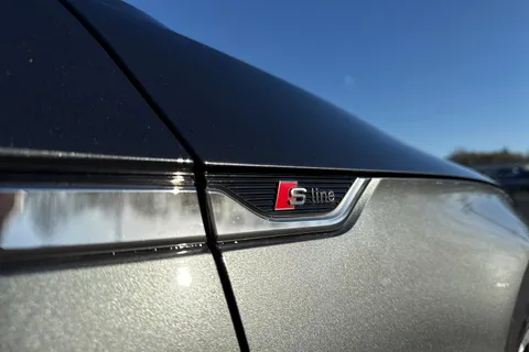 28 of 66 for Audi A5 Coup- S line 35 TFSI 150 PS S tronic